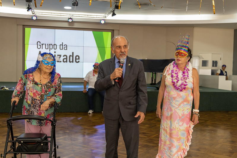 0217 imagem interna amizade carnaval 1