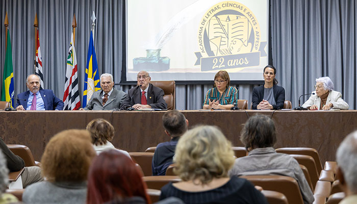ALCA celebra 22 anos com reunião de acadêmicos na Sede Social