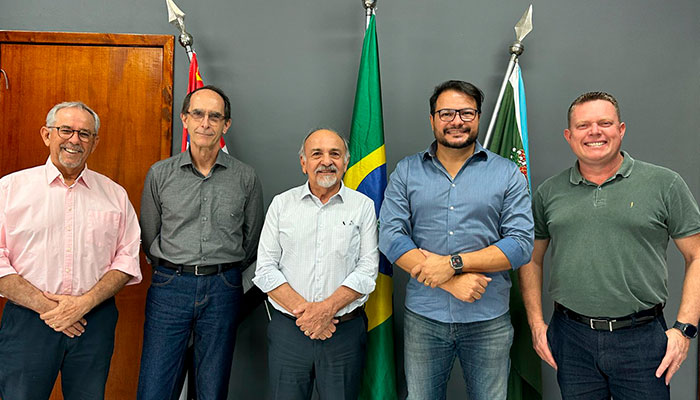 Presidente e 2º vice da AFPESP visitam terreno da Prefeitura de Araçoiaba da Serra 