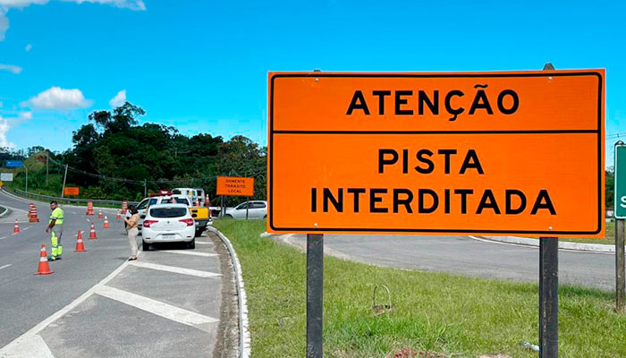 DER-SP realiza serviços de manutenção na Rodovia Oswaldo Cruz, em Ubatuba