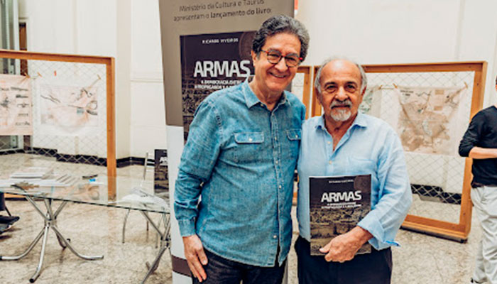 Presidente da AFPESP prestigia lançamento do novo livro de Ricardo Viveiros sobre democracia e Referendo de 2005