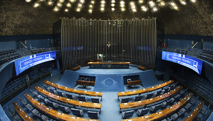 Senado aprova pagamento de benefícios congelados na pandemia a servidores