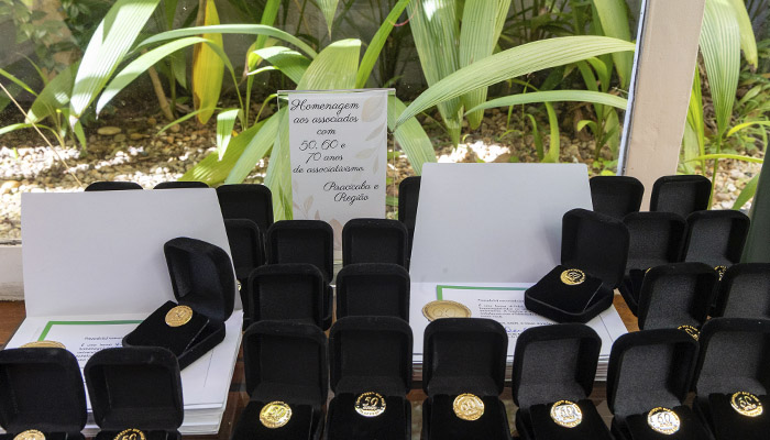 Homenagem a associados de Piracicaba e região pela longa trajetória na AFPESP é marcada por emoções