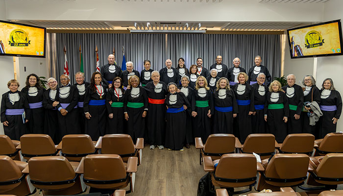 7 novos membros titulares da ALCA tomam posse em sessão solene