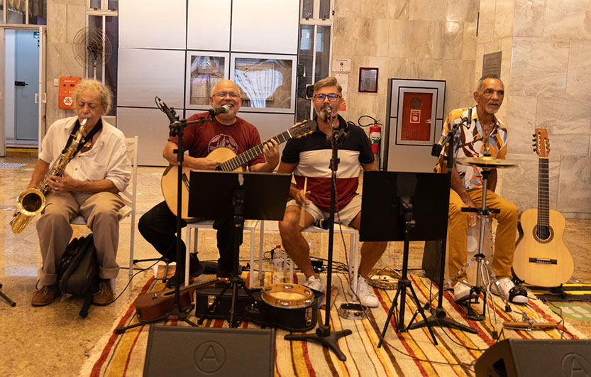 0119 Imagem interna Mostra banda