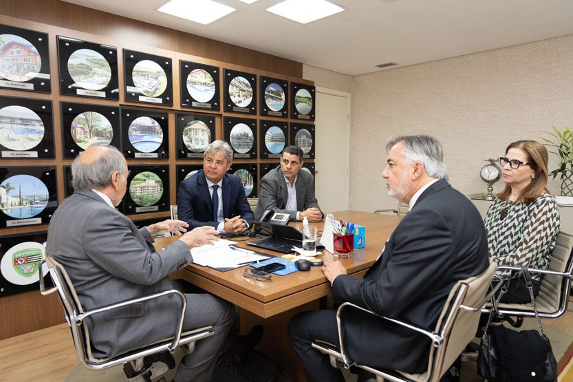 0724 imagem interna reuniao aojesp participantes