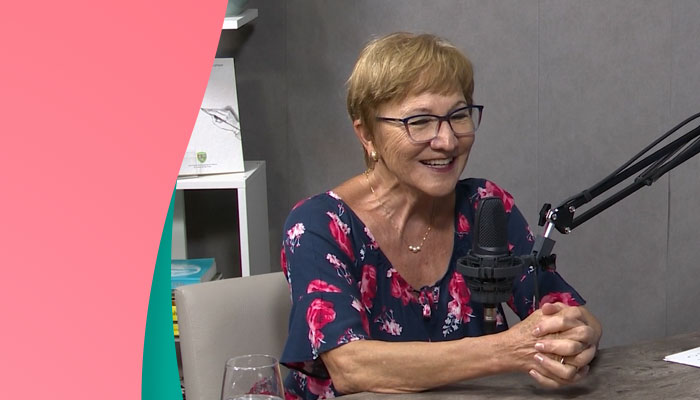 Autora da primeira gramática contrastiva no Brasil participa do Associado Escritor