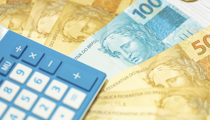 Lei que autoriza pagamento retroativo de benefícios congelados na pandemia a servidores é sancionada 