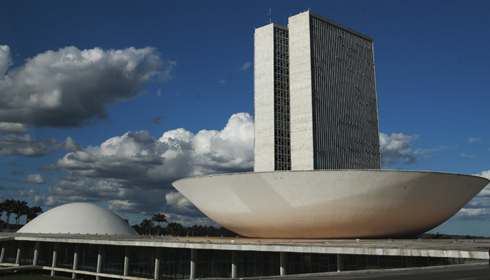 Projetos de lei que reestruturam carreira dos servidores da Câmara e do Senado são aprovados